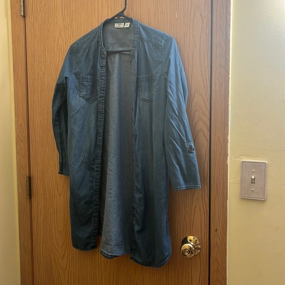 Long button down! - Picture 1 of 3